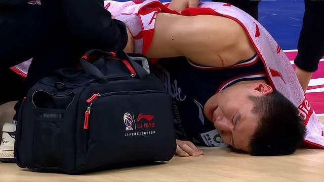 福建队轻取山东队,王哲林点燃赛场 福建队轻取山东队,王哲林点燃赛场