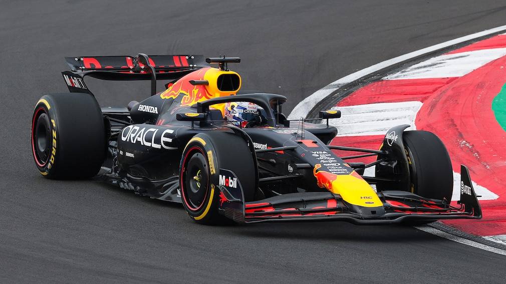 梅赛德斯完胜索伯车队,维斯塔潘统治全场 梅赛德斯完胜索伯车队,维斯塔潘统治全场