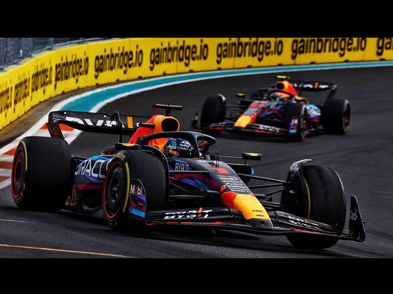 梅赛德斯完胜索伯车队,维斯塔潘统治全场 梅赛德斯完胜索伯车队,维斯塔潘统治全场