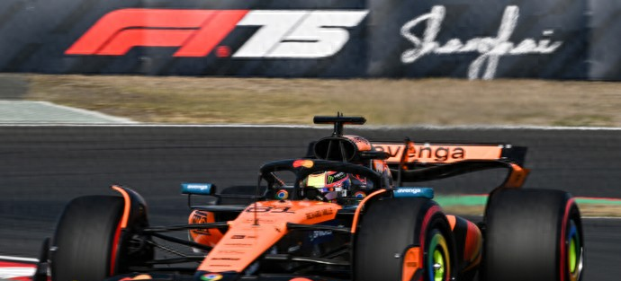 迈凯伦翻盘雷诺车队，皮亚斯特里关键制胜