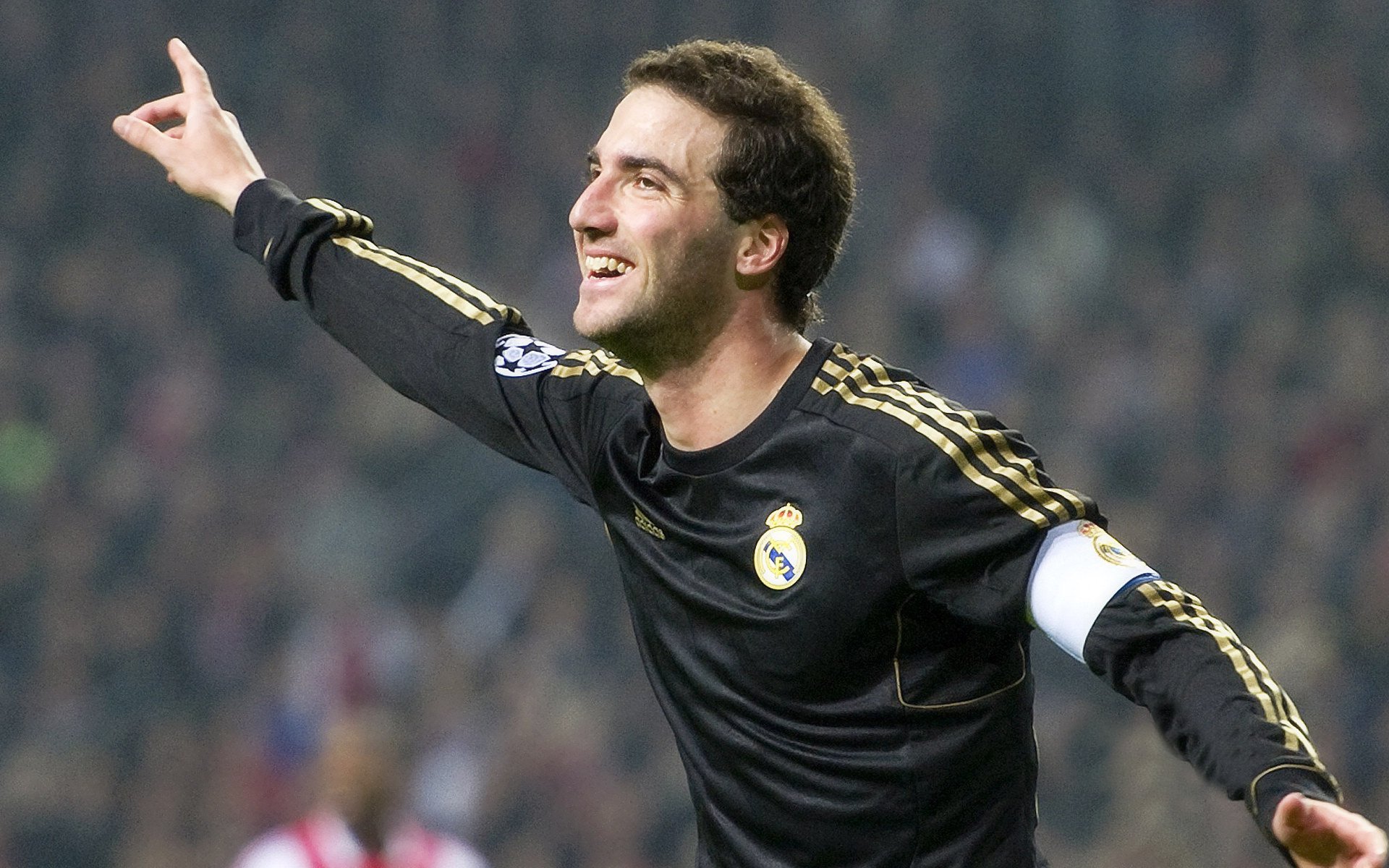 西决生死战之夜，法比尼奥用孤独的强悍，为足球正名