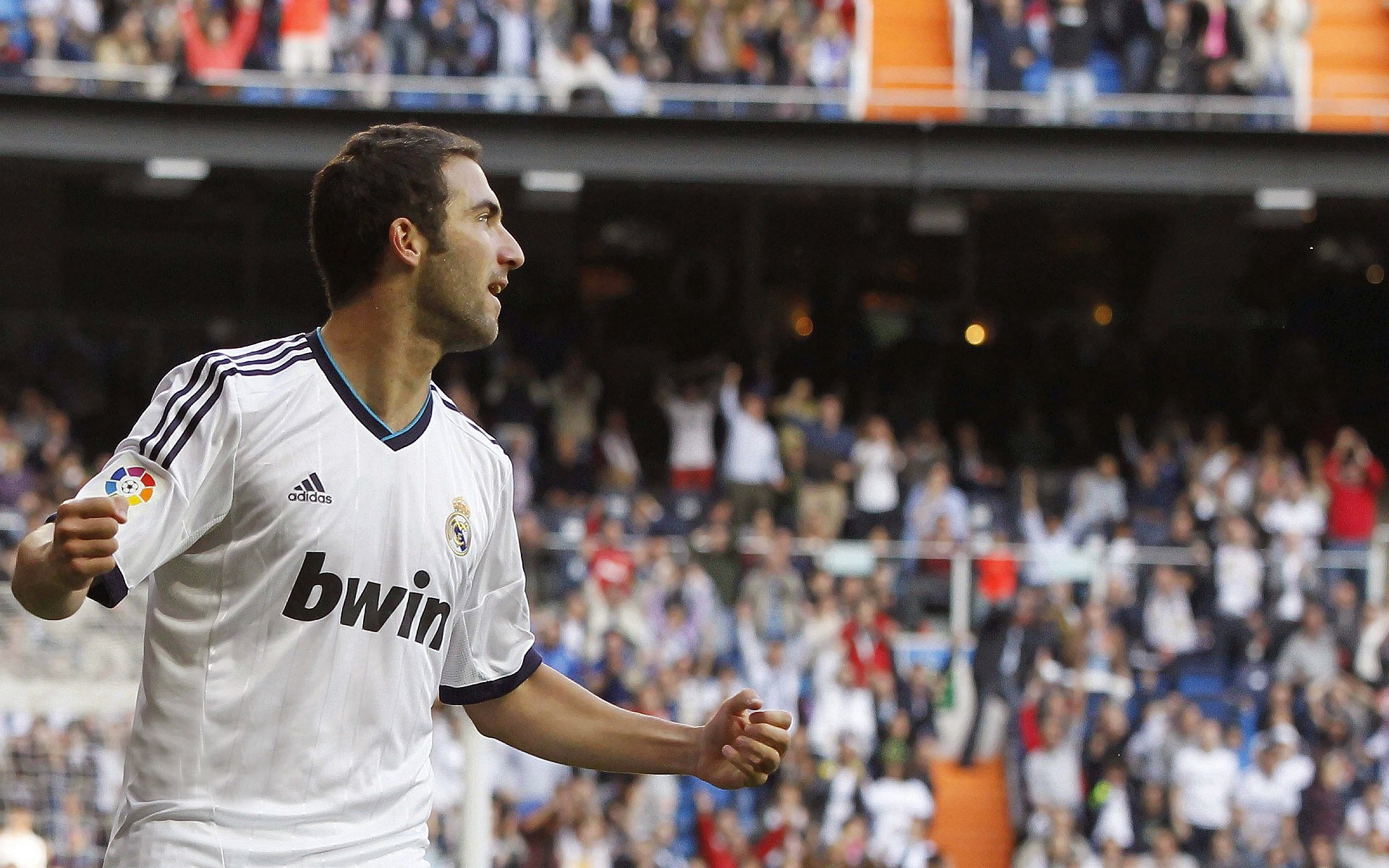 卢卡库用实力证明自己，巴黎封锁丹麦，足球场上的双重启示