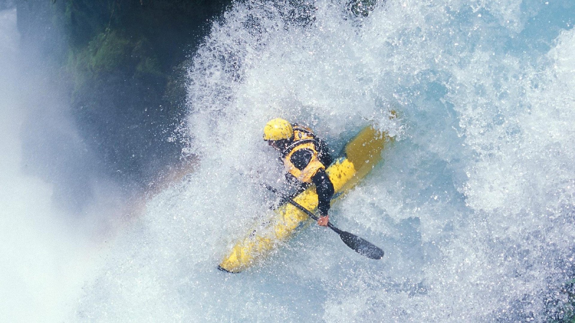 双线狂飙，从哥斯达黎加篮球奇迹到F1街道硝烟，小国竞技的颠覆美学